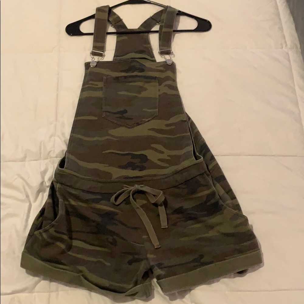 Overall shorts